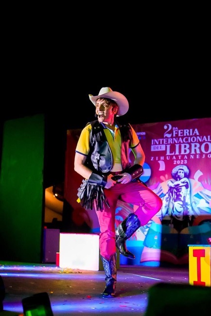 feria-del-libro-zihuatanejo-2023-mario-ivan-martinez.jpg