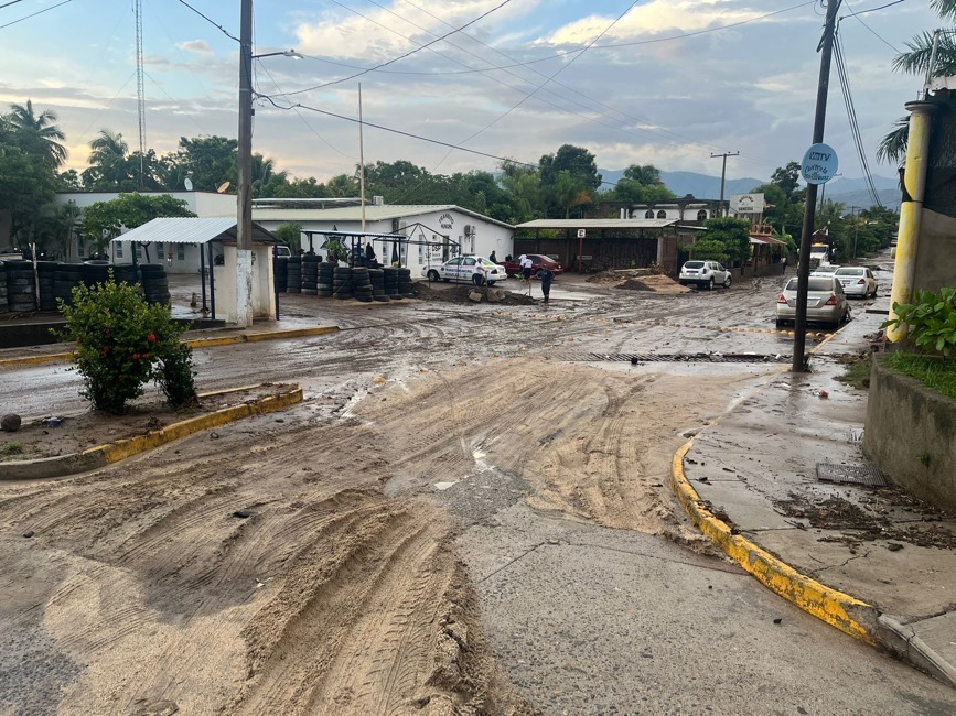 fuerte-lluvia-petatlan-alerta-autoridades_.jpg