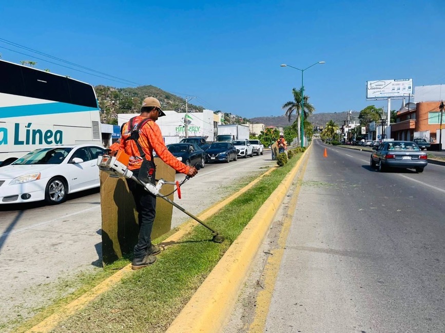 limpieza-camelloes-servicios-publicos_zihuatanejo-gob.jpg