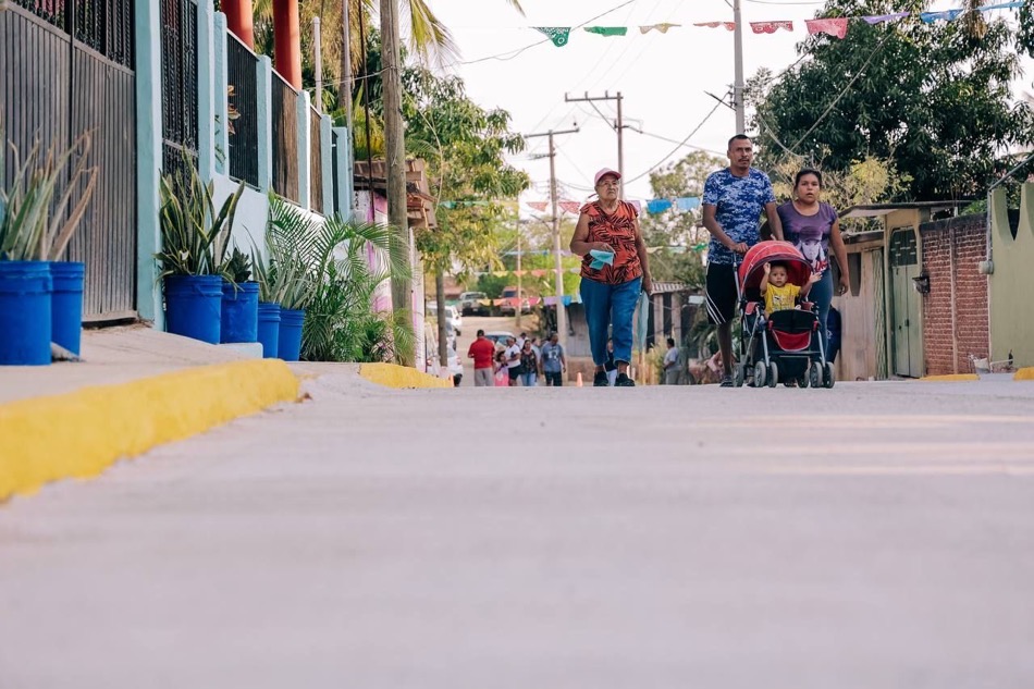 pavimentacion-los-almendros-zihuatanejo-jorge-sanhcez_gob.jpg