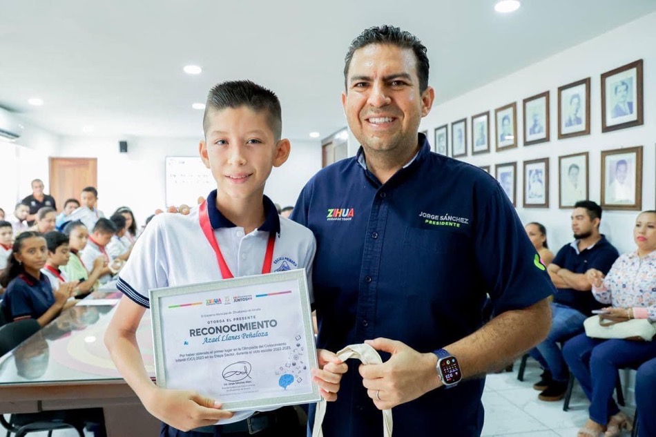 excelencia-academica-jovenes-zihuatanejo-reconocimiento-liz-tapia-jorge-sanchez.jpg