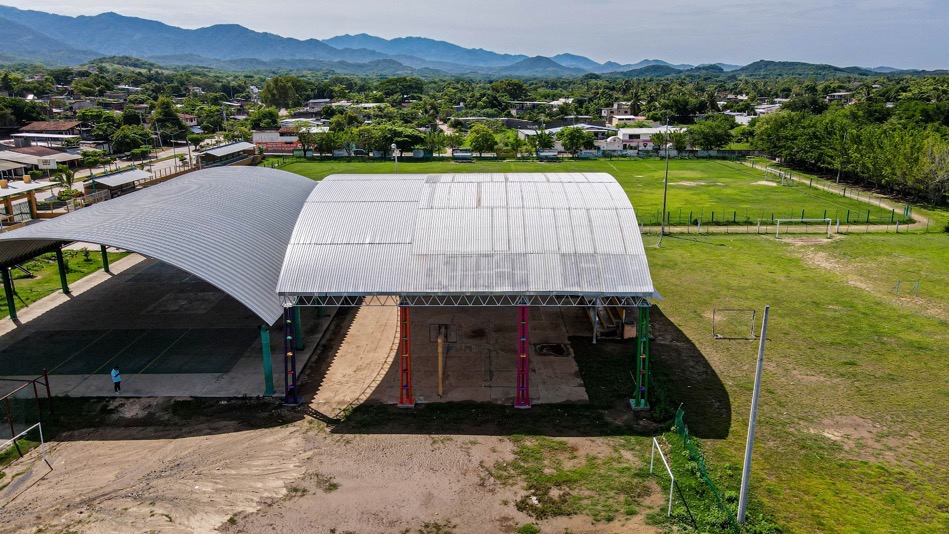 instalacion-techumbre-petatlan-unidad-deportiva.jpg