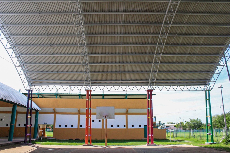 instalacion-techumbre-petatlan-unidad-deportiva.jpg