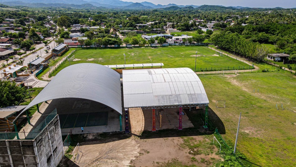 instalacion-techumbre-petatlan-unidad-deportiva.jpg