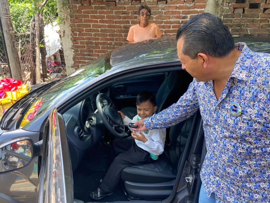 padrino-generacion-automovil-zihuatanejo.jpg