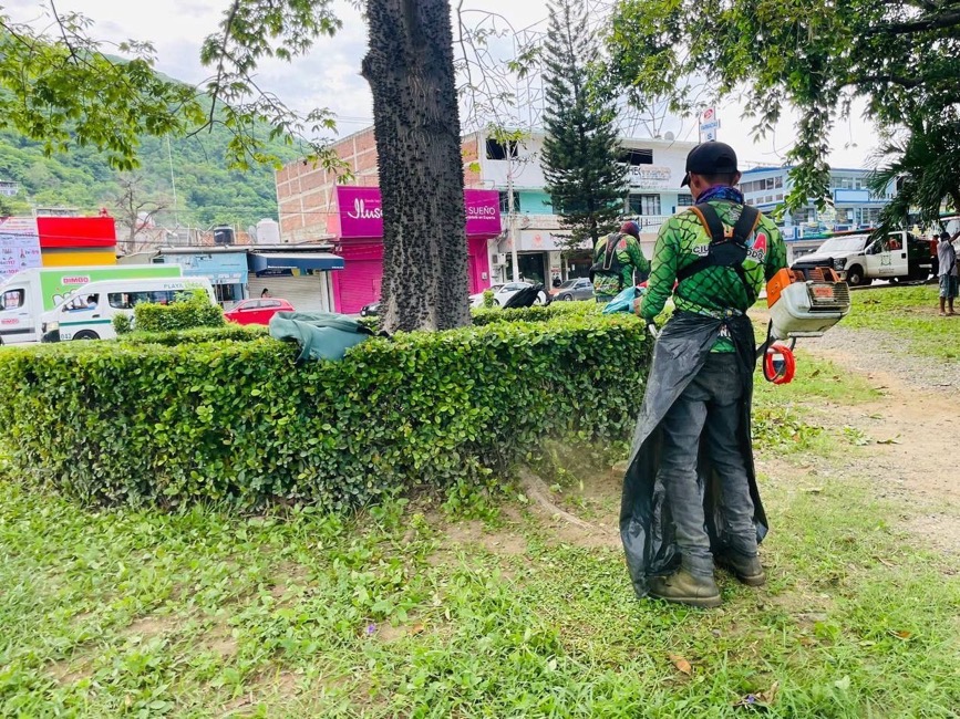servicios-publicos-zihuatanejo-mantenimineot-avenidas_gob_2023.jpg