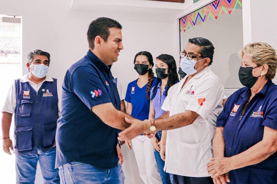 uniformes-direccion-salud-jorge-sanchez-apoyo-zihuatanejo.jpg