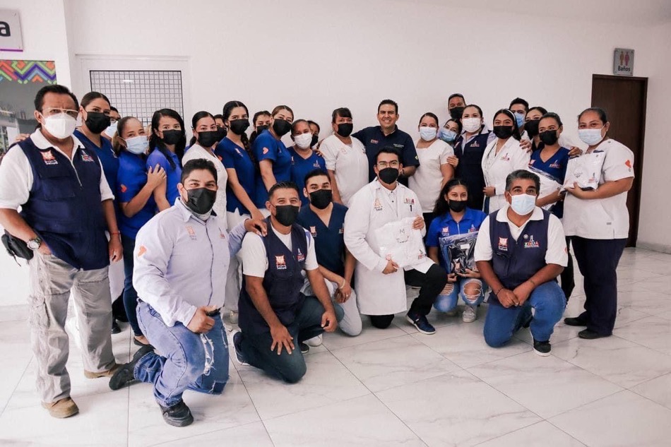uniformes-direccion-salud-jorge-sanchez-apoyo-zihuatanejo.jpg
