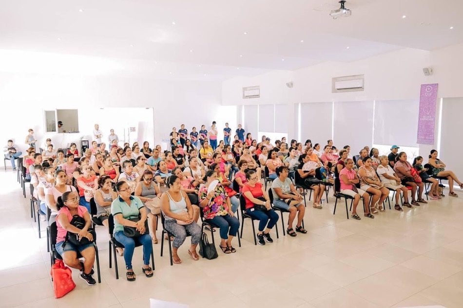 apoyo-programa-mujeres-zihuatanejo-dif-.jpg