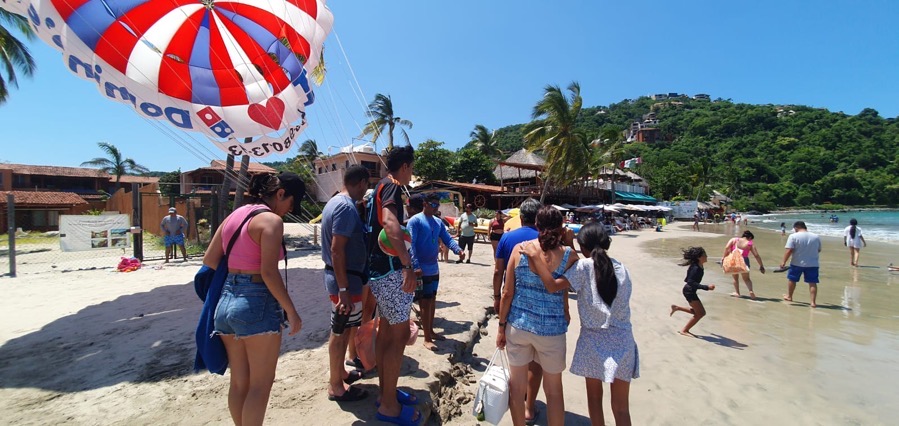 incremento-turismo-pueblo-magico-zihuatanejo-verano.jpg