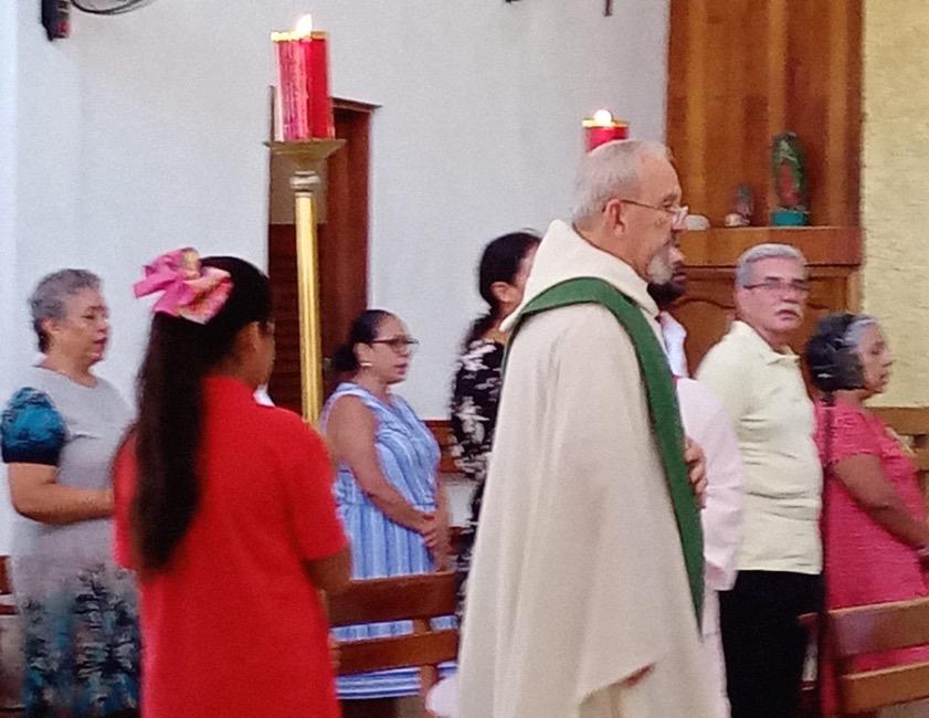 sacerdote-angel-legarrea-jubilacion-zihuatanejo.jpg