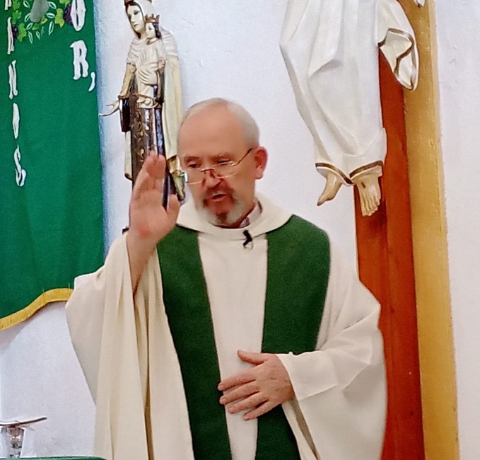 sacerdote-angel-legarrea-jubilacion-zihuatanejo.jpg