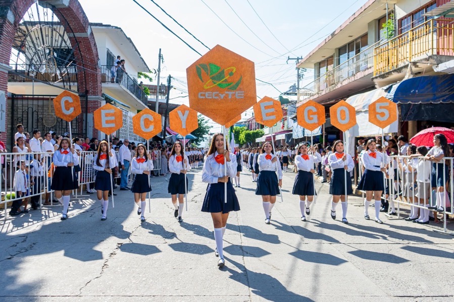 desfile-213-aniversario-petatlan-independencia_.jpg