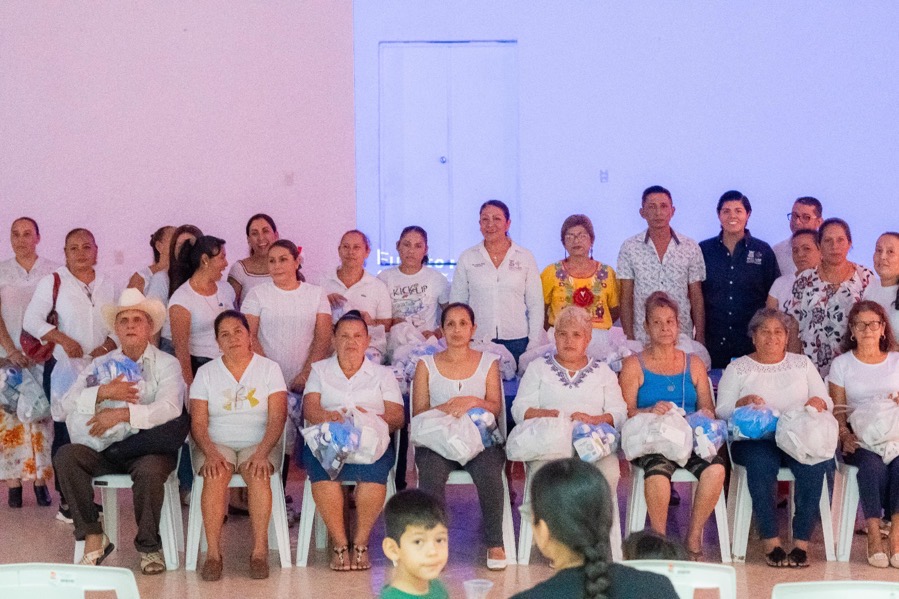 dotacion-salud-promotores-petatlan-gob-.jpg