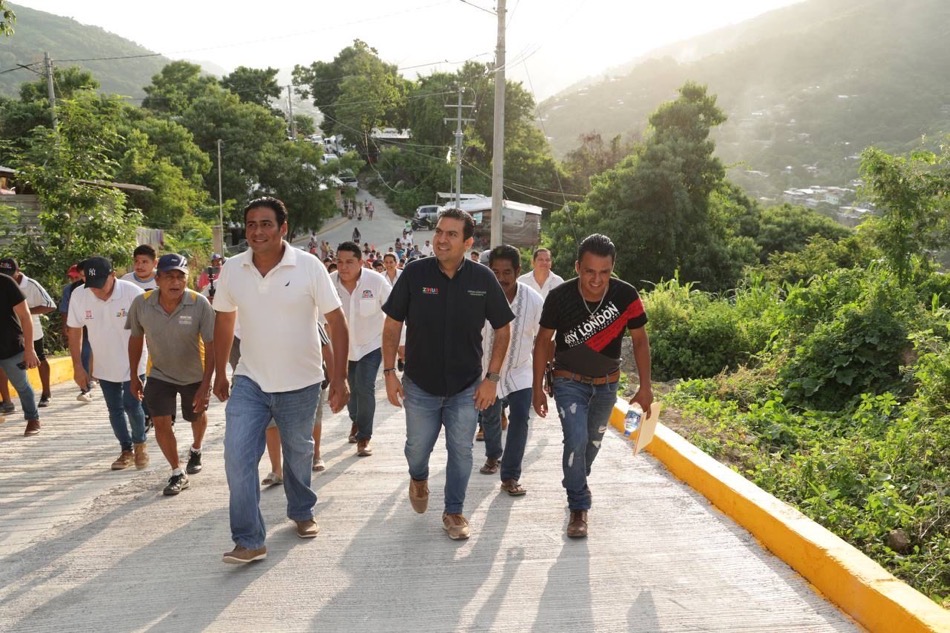 inauguracion-calle.ampliacion-la-joya-zihuatanejo.jpg