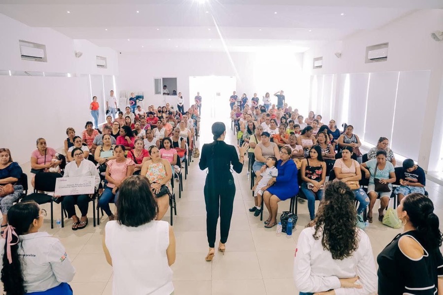 mujer-emprende-apoyo-programa-dif-zihuatanejo.jpg