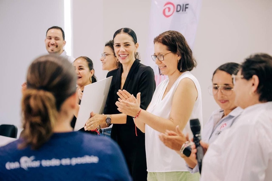 mujer-emprende-apoyo-programa-dif-zihuatanejo.jpg