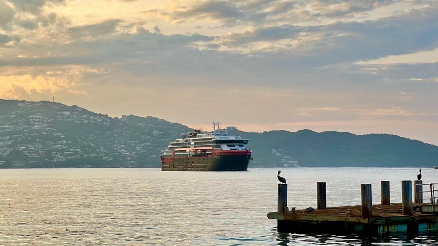MS-Fridtjof-Nansen-acapulco-.jpg