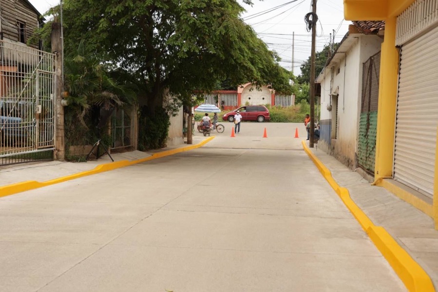 calle-principal-las-pozas-zihuatanejo_jorge-sanchez.jpg