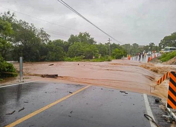 corte-carretera-tormenta-tropical-max-acapulco-zihuatanejo.jpg corte-carretera-tormenta-tropical-max-acapulco-zihuatanejo.jpg