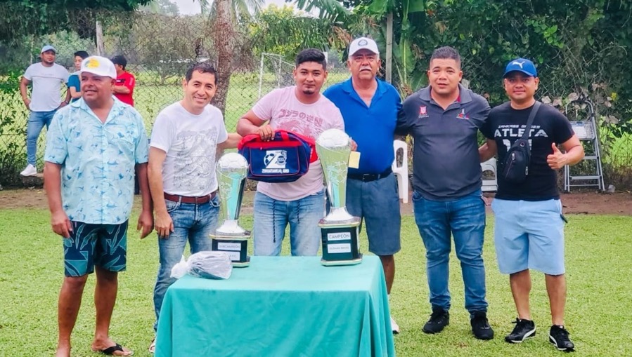 guzman-bross-campeon-zihuatanejo-futbol_2023_.jpg
