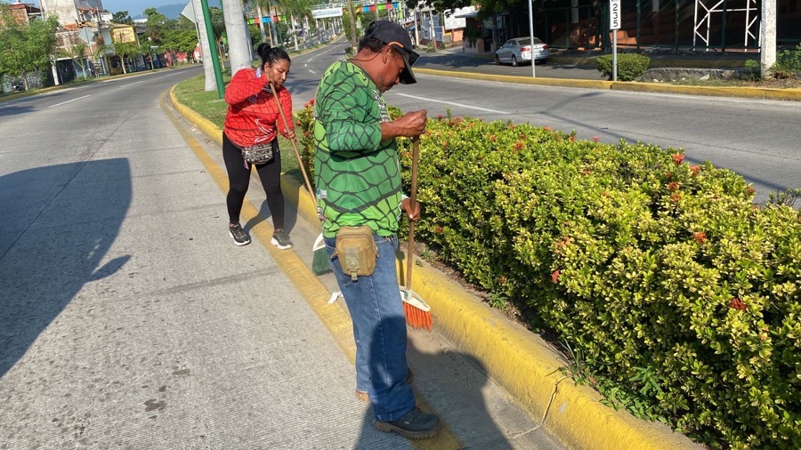 limpieza_bulevares-zihuatanejo-servicios-publicos_.jpg