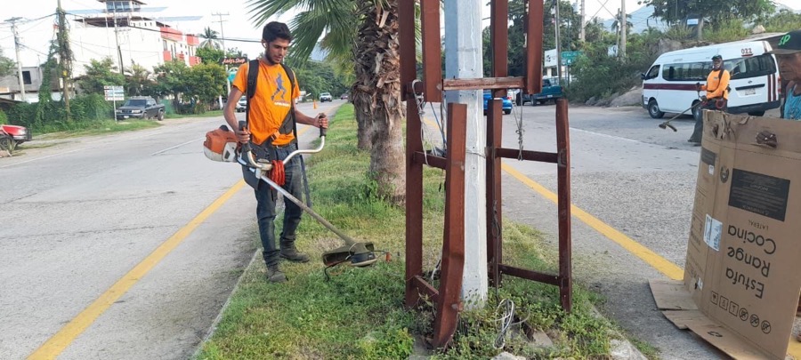 limpieza_bulevares-zihuatanejo-servicios-publicos_.jpg
