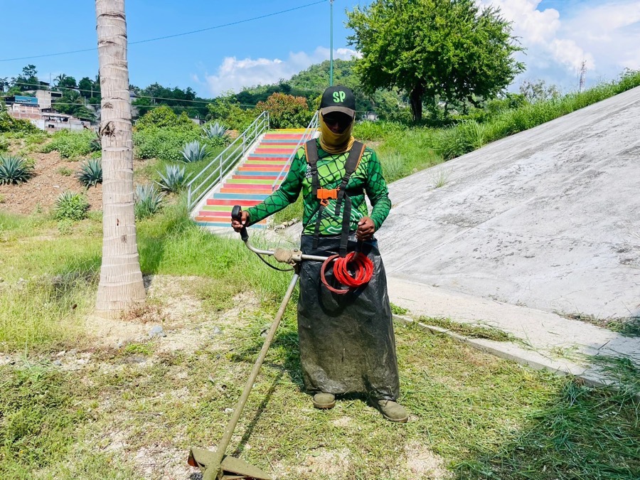 limpieza_bulevares-zihuatanejo-servicios-publicos_.jpg