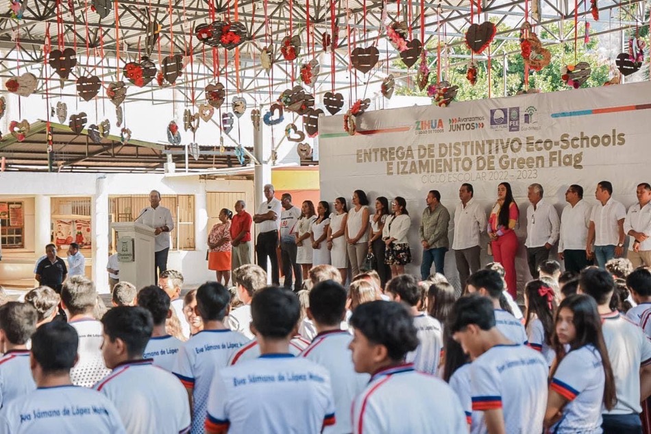 eva-samano-eco-school-bandera-green-flag--zihuatanejo.jpg