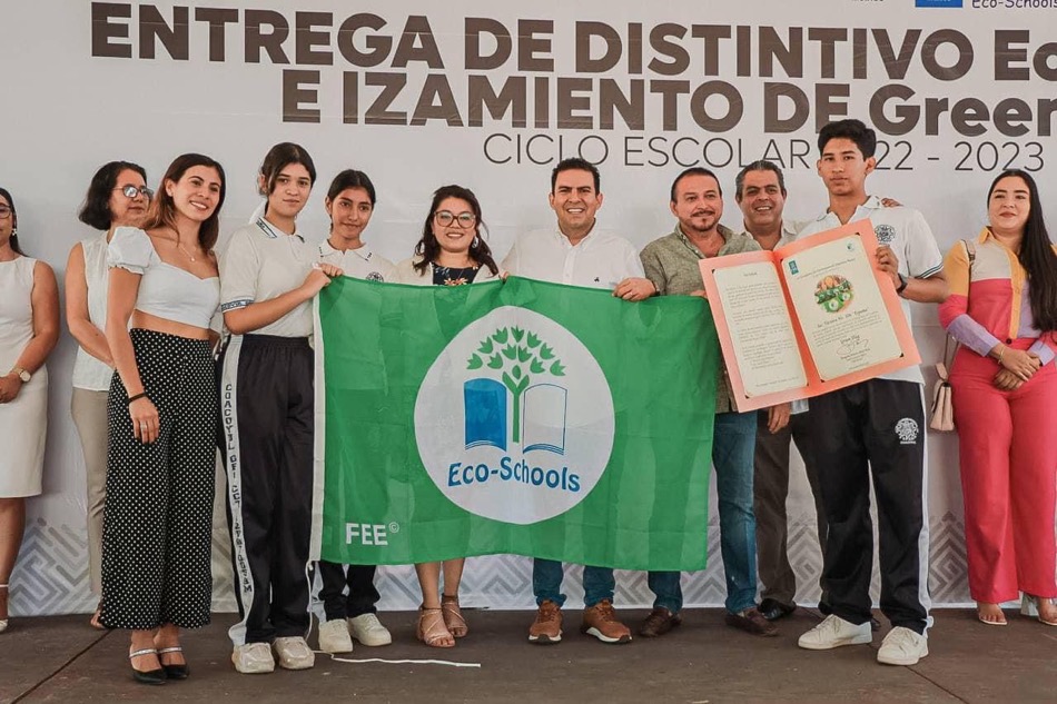 eva-samano-eco-school-bandera-green-flag--zihuatanejo.jpg