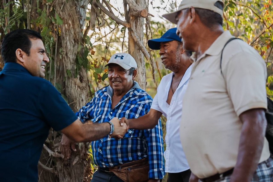 Majahua-de-los-pescadores-calle-zihuatanejo.jpg