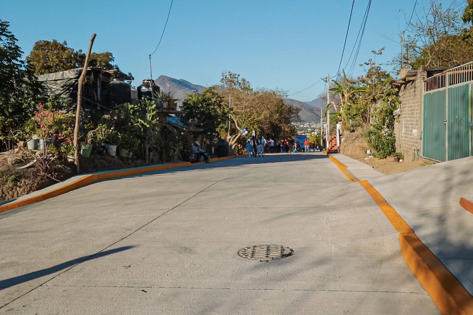 Majahua-de-los-pescadores-calle-zihuatanejo.jpg