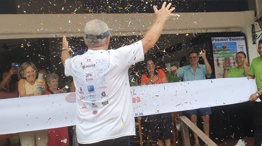 Nicolas-John-Dubeski-vuelta-al-mundo-ixtapa.jpg