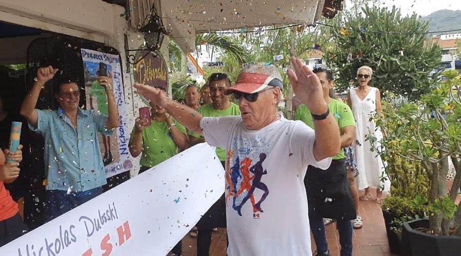 Nicolas-John-Dubeski-vuelta-al-mundo-ixtapa.jpg