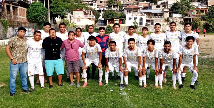 avanza-pequenos-pollitos-final-zihuatanejo-liga-dario-g.jpg