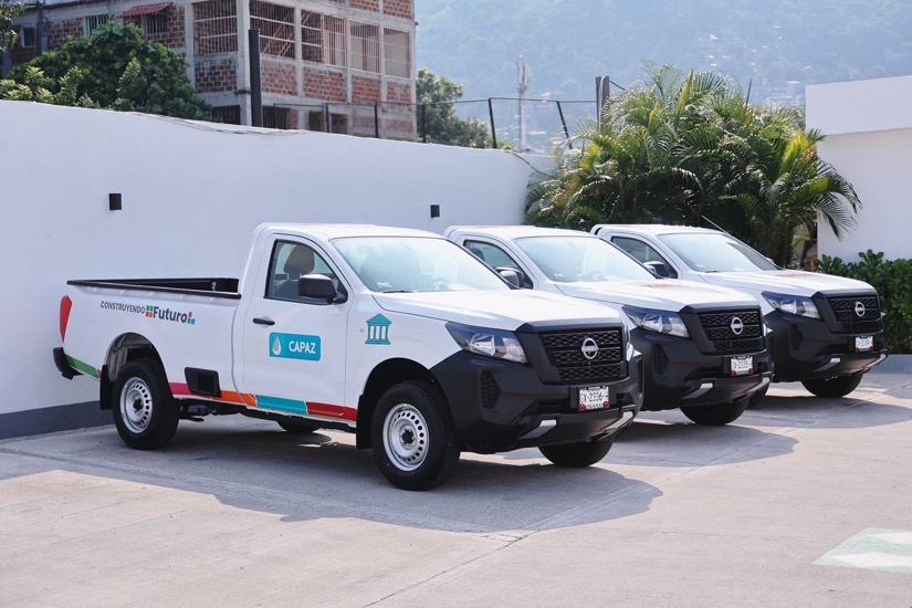 tapia-entrega-vehiculos-capaz-2024-zihuatanejo.jpg
