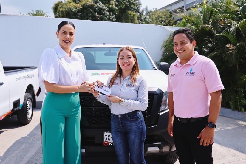 tapia-entrega-vehiculos-capaz-2024-zihuatanejo.jpg