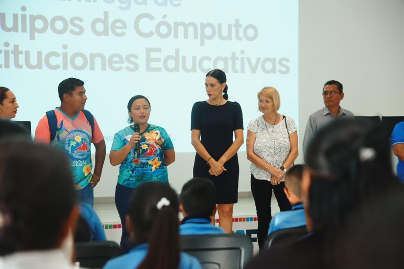 donacion-equipo-computo-esc-zihuatanejo-2025-por-los-ninos-de-zihuatanejo.jpeg
