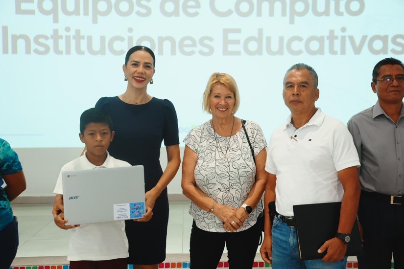 donacion-equipo-computo-esc-zihuatanejo-2025-por-los-ninos-de-zihuatanejo.jpeg