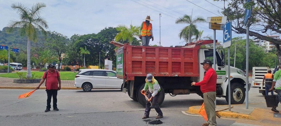 programa-bacheo-zihuatanejo-gob-2025-jul.jpeg