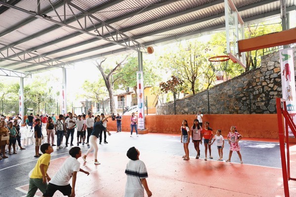Amusgos-rescate-espacios-deportivos-zihuatanejo-2025.jpeg