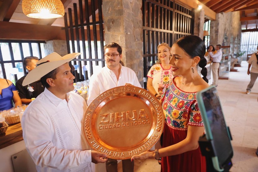 alcalde-uruapan-carlos-manzo-zihuatanejo-2025.jpeg