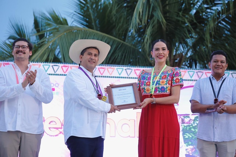 alcalde-uruapan-carlos-manzo-zihuatanejo-2025.jpeg