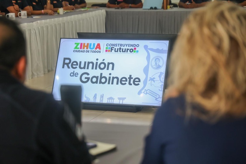reunion-gabinete-gob-zihuatanejo-2025-nov.jpeg