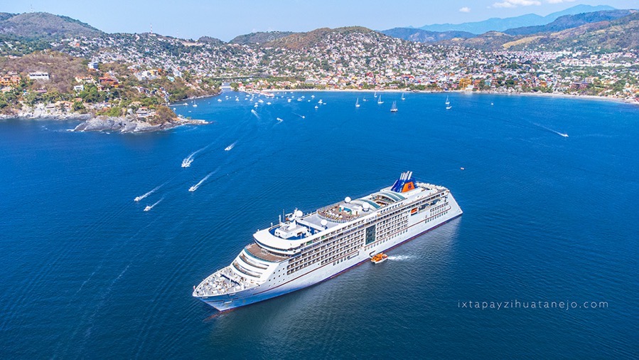 crucero-europa-2-2026-bahia-de-zihuatanejo.jpg