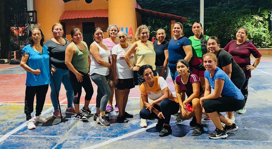 instructora-belen-zumba-zihuatanejo-2026.jpeg