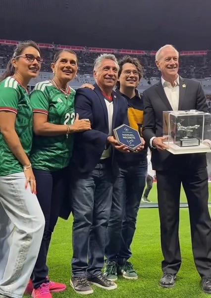 homenaje-negrete-2026-azteca-esatdio.jpeg