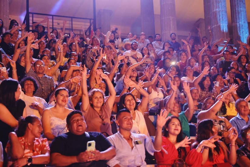 Isaveli-Laina-zihuatanejo-2026-partenon.jpeg Isaveli-Laina-zihuatanejo-2026-partenon.jpeg