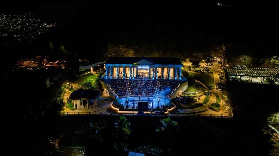 Isaveli-Laina-zihuatanejo-2026-partenon.jpeg Isaveli-Laina-zihuatanejo-2026-partenon.jpeg