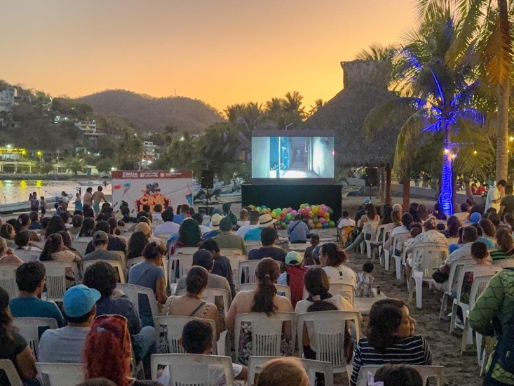cine-en-playa-zihuatanejo-2026-semana-santa-.jpeg